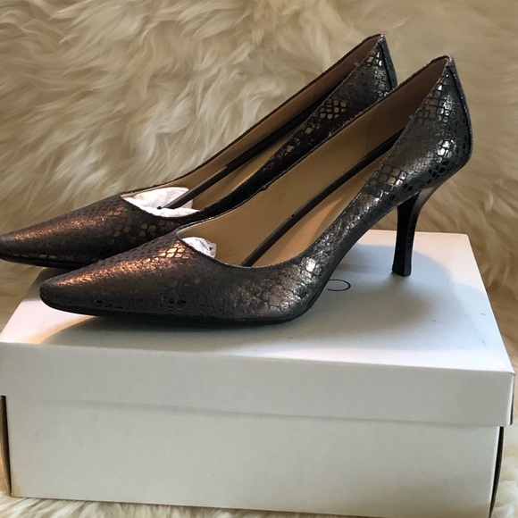 NIB! Calvin Klein “Dolly” Pumps. Brand new in box. Size 8M Snakeskin Metallic - Picture 2 of 6
